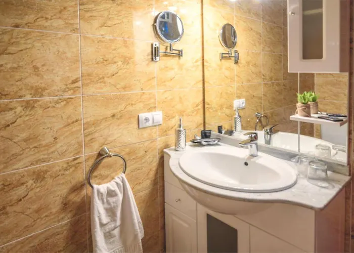 Casas En Omanuela By Villamya * La Omañuela